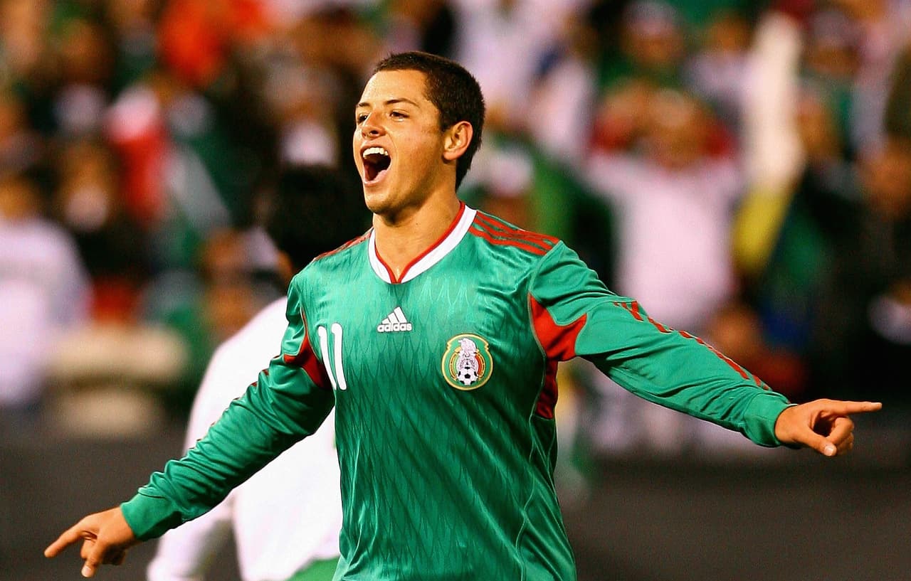 'Chicharito' abrió su cuenta goleadora con dos tantos contra Bolivia el 25 de febrero de 2010.