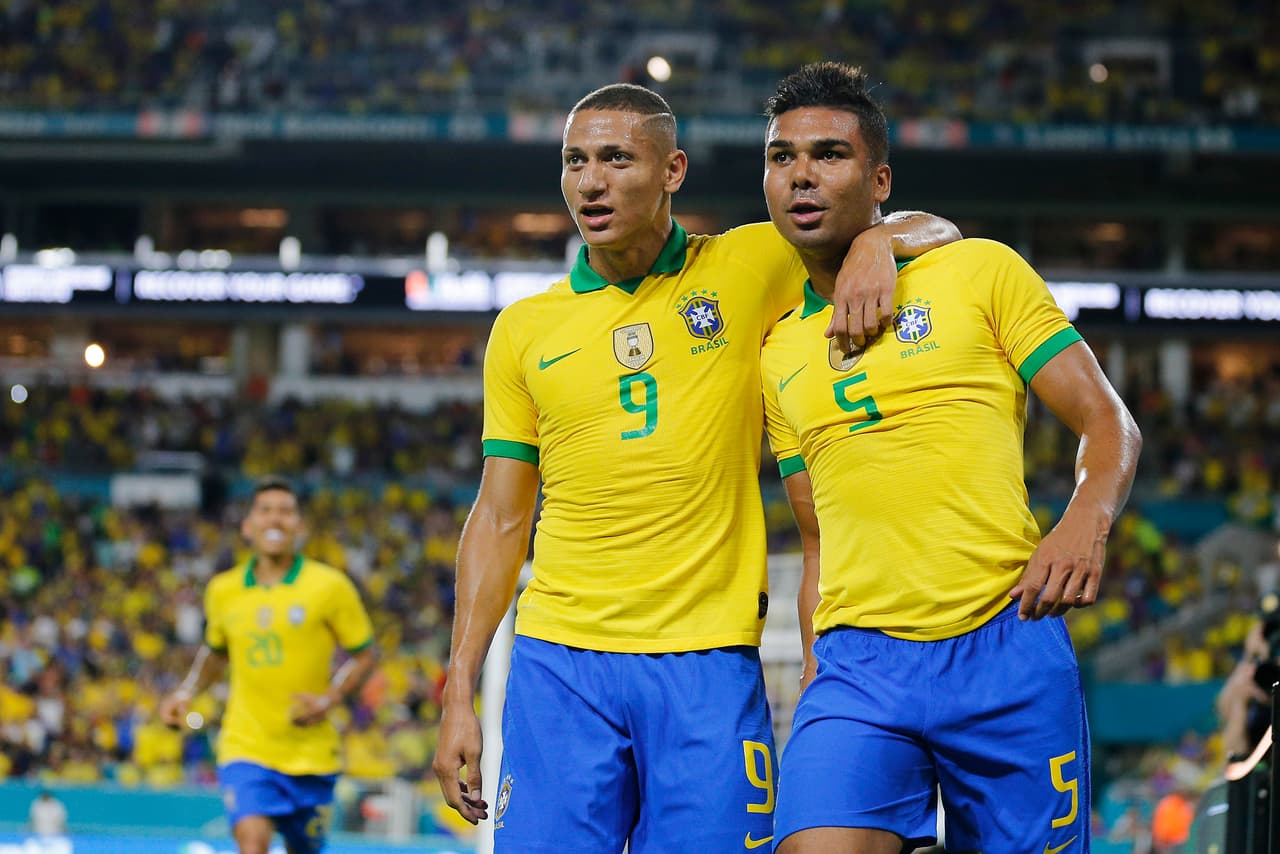 Brasil 2-2 Colombia. Casemiro abrió el marcador y el atacante del PSG lo cerró; Muriel marcó un doblete.