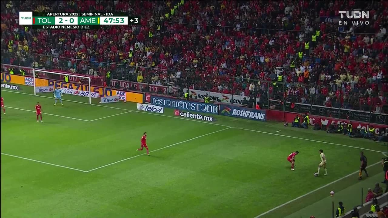 ¡TIRO ATAJADO! disparo por Diego Valdés.