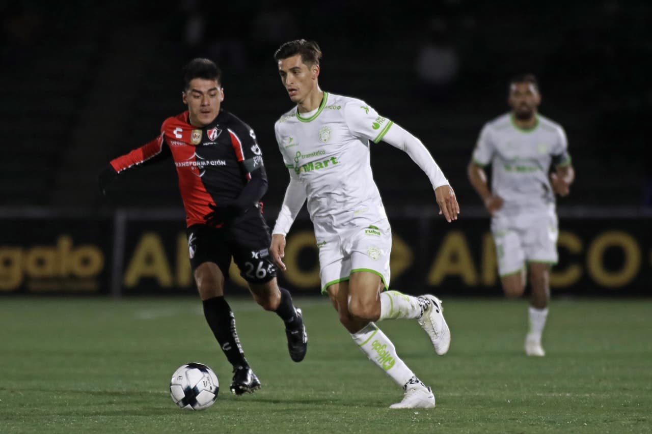 Gracias a los goles de Furch y Quiñones, Atlas le pega a unos alicaídos Bravos de Juárez que ya suman 5 partidos sin conocer la victoria y que ponen al Tuca en la ‘cuerda floja’.