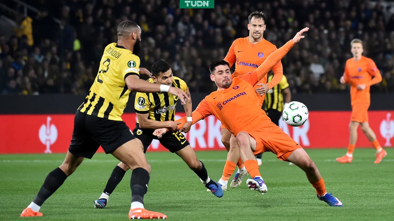 Orbelín Pineda en el AEK Atenas vs. Celje.