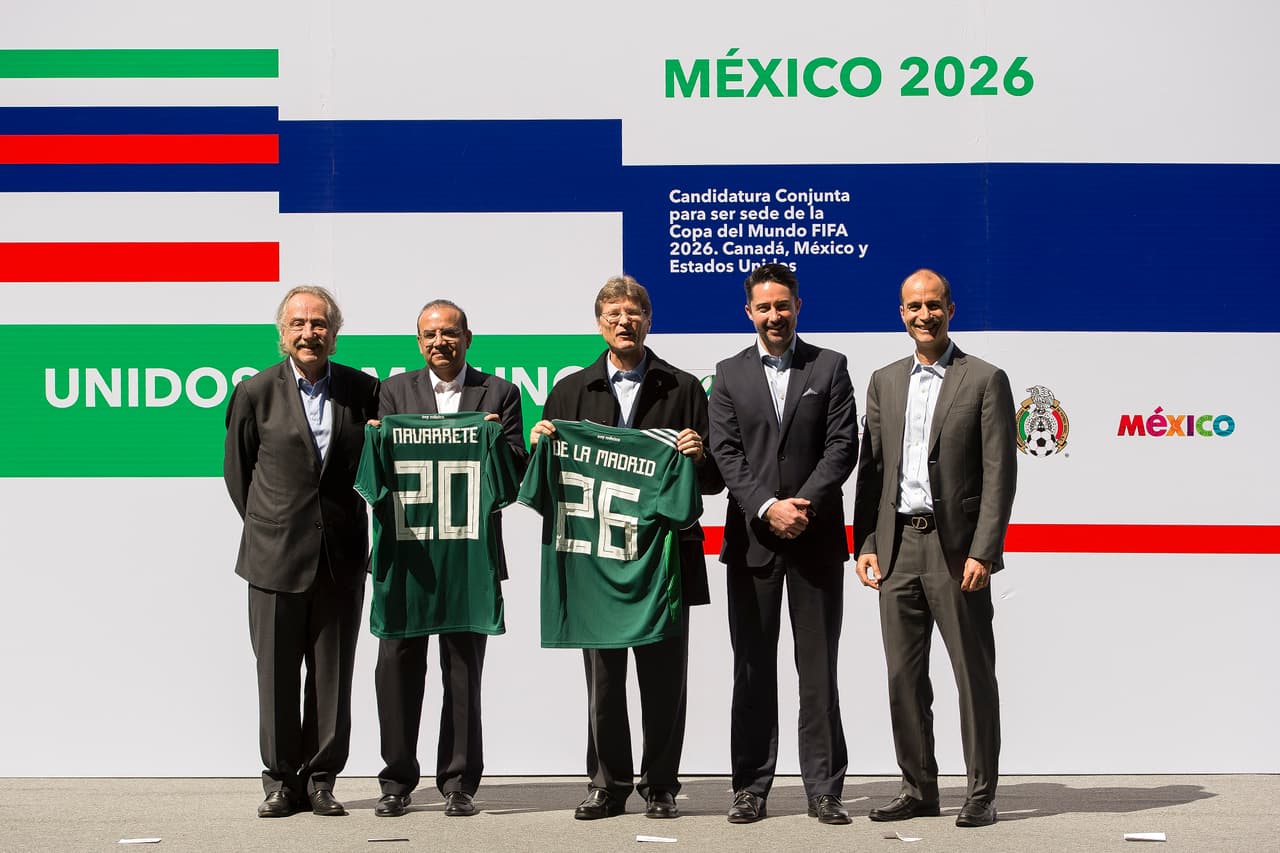 De María estuvo en la delegación que promovió la candidatura de México, Canadá y Estados Unidos para ser sede del Mundial de 2026.