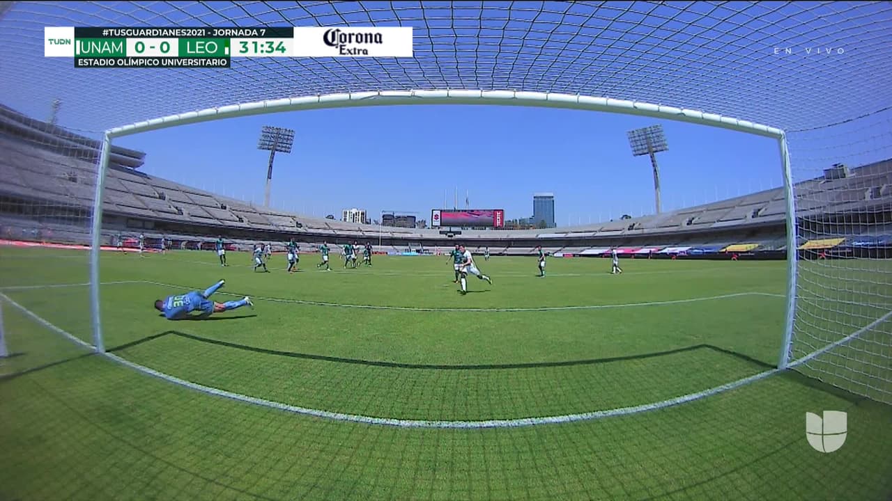 ¡TIRO ATAJADO! disparo por Juan Pablo Vigón.