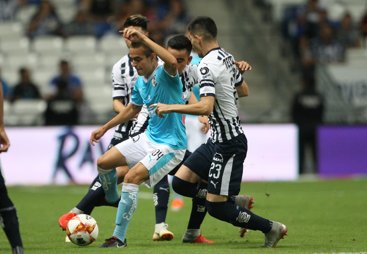 El juego se fua al descanso con marcador de 1-0 pero el Monterrey fue más durante los primeros 45 minutos de esta Semifinal de la Copa MX.