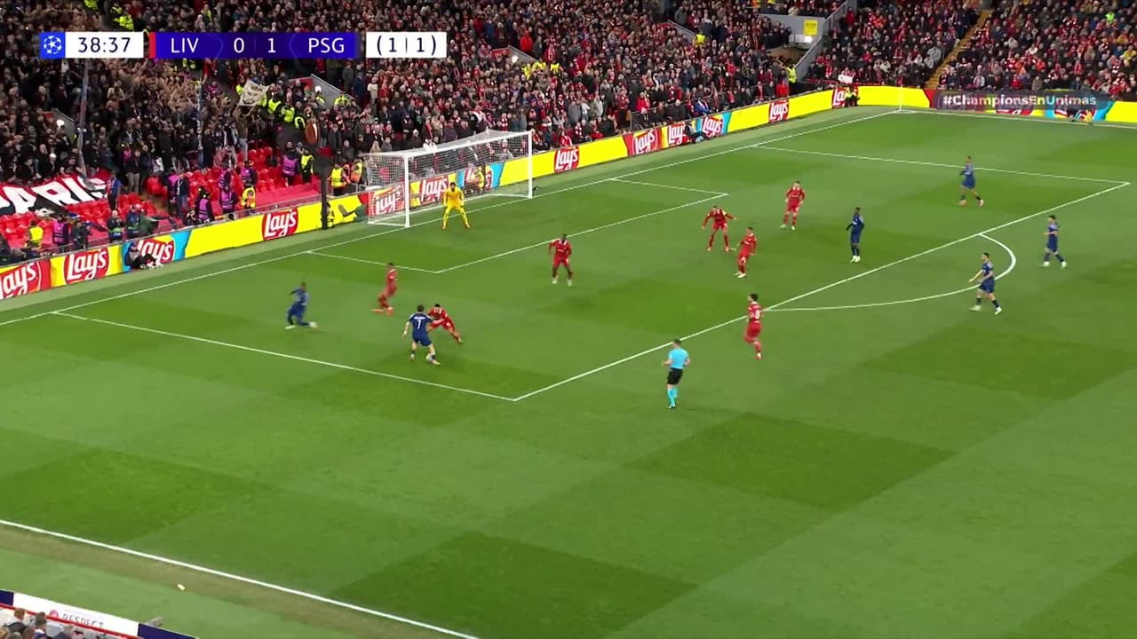 ¡TIRO ATAJADO! disparo por Khvicha Kvaratskhelia.