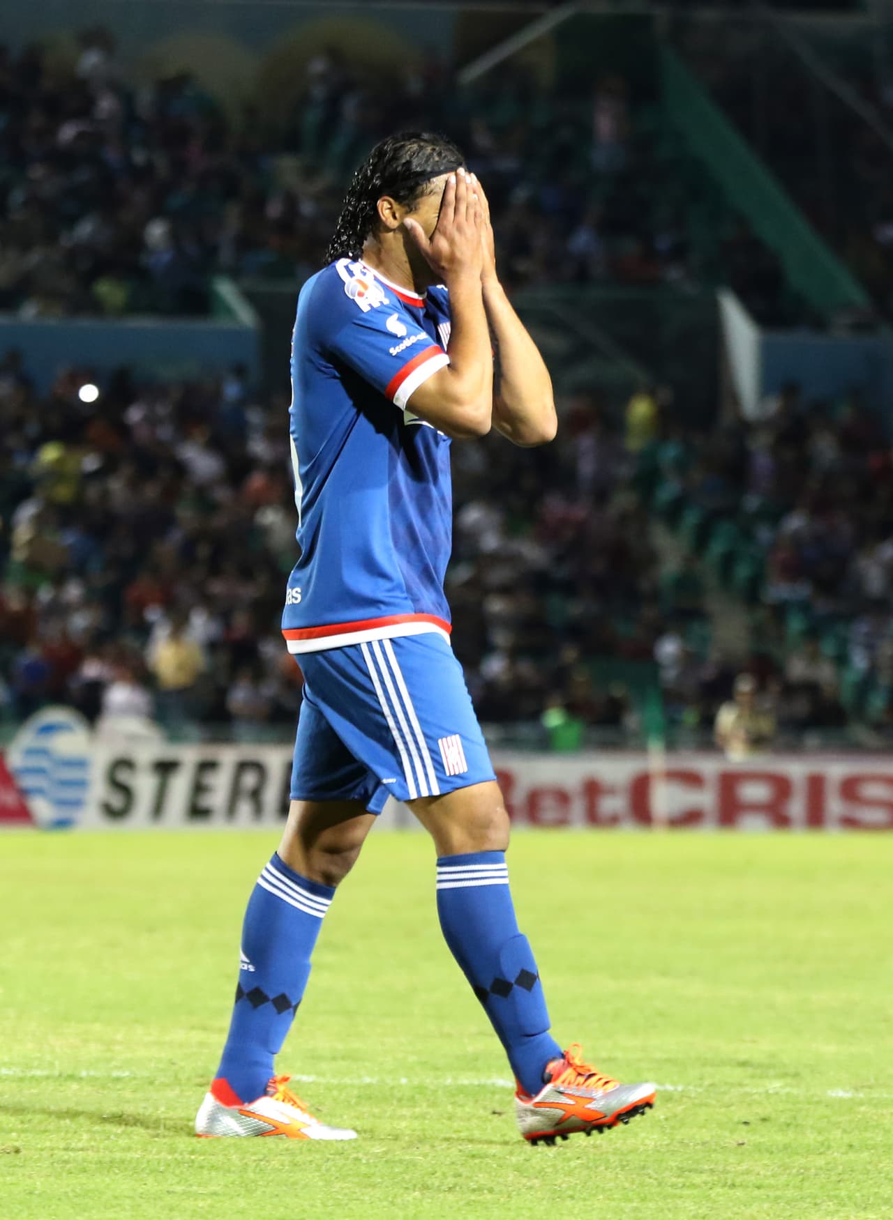 Carlos 'Gullit' Peña: "Le están haciendo daño a mi familia"