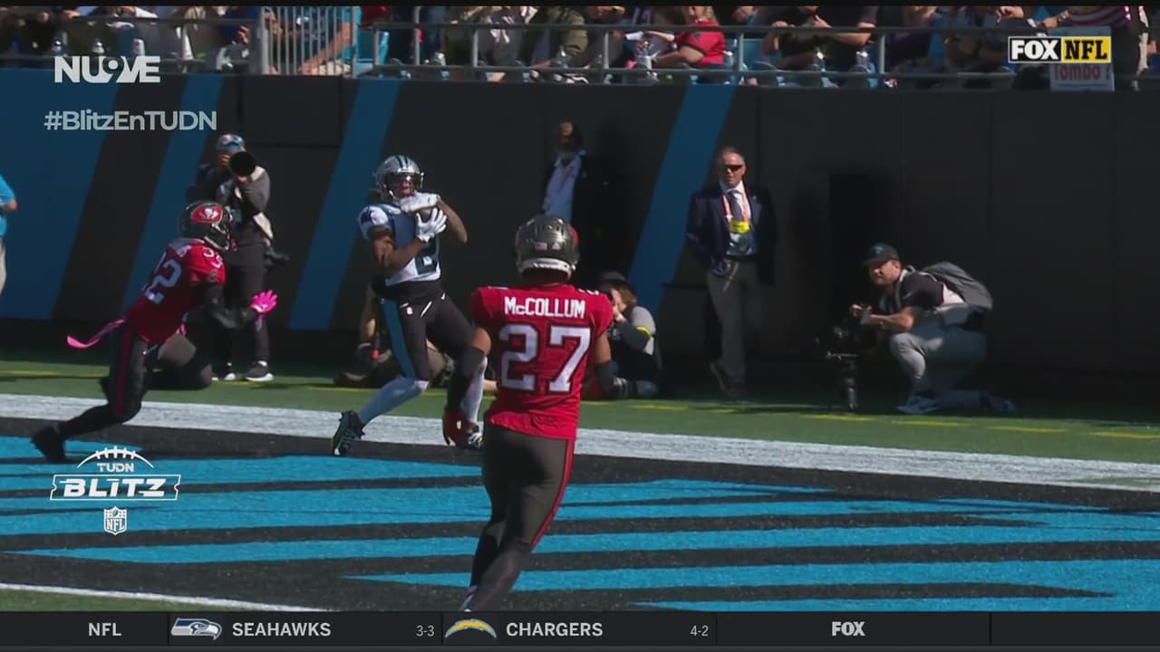 ¡Arrastra los pies! DJ Moore no se sale del campo y logra el TD de Carolina