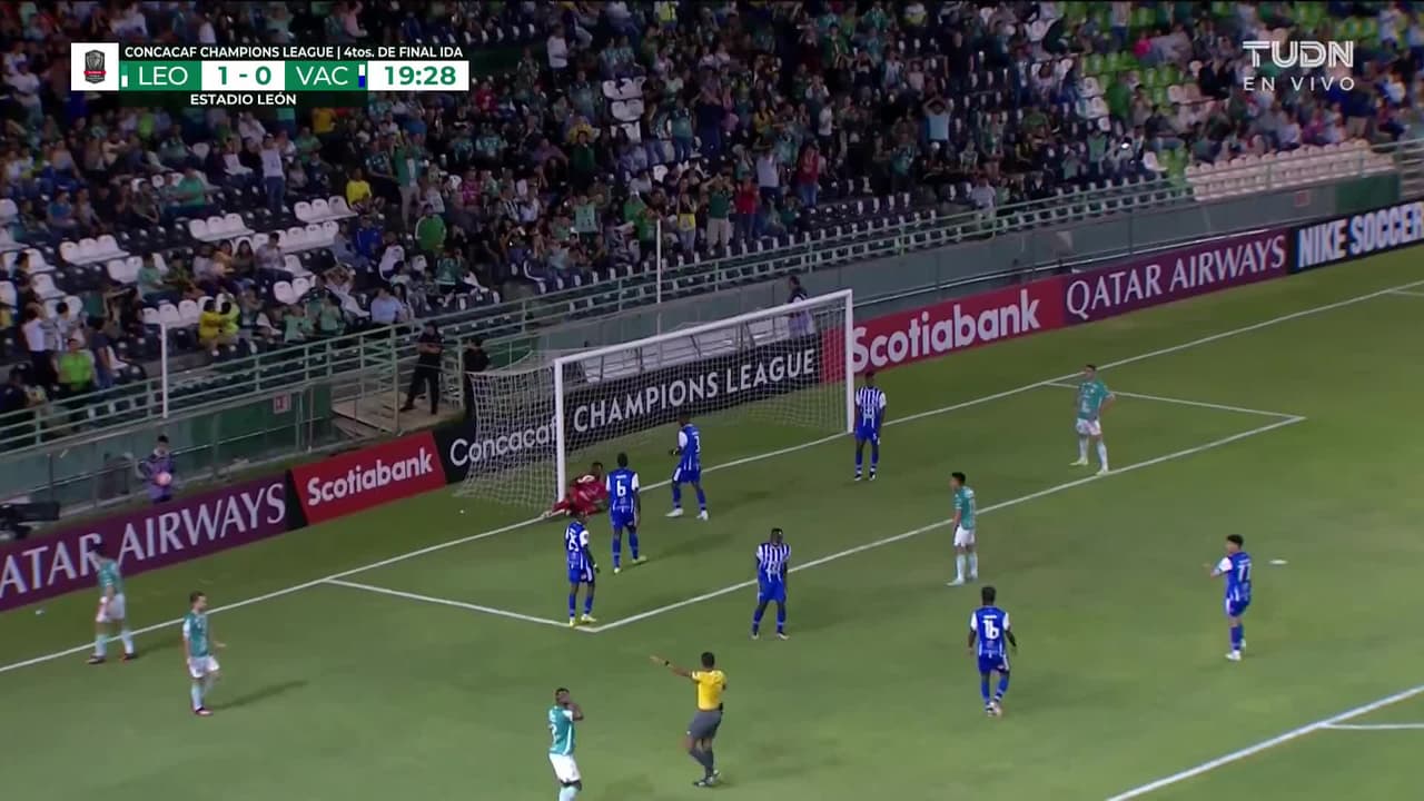 ¡TIRO ATAJADO! disparo por Víctor Dávila.