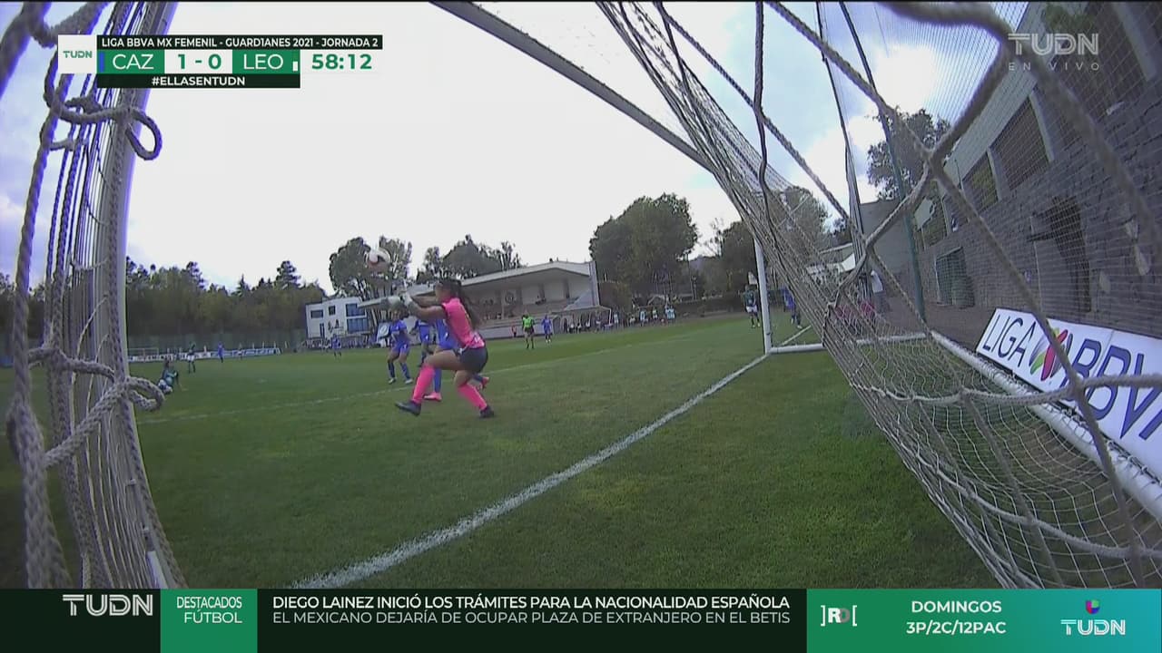 ¡Monumental atajada! Karla Morales vuelve a salvar a Cruz Azul