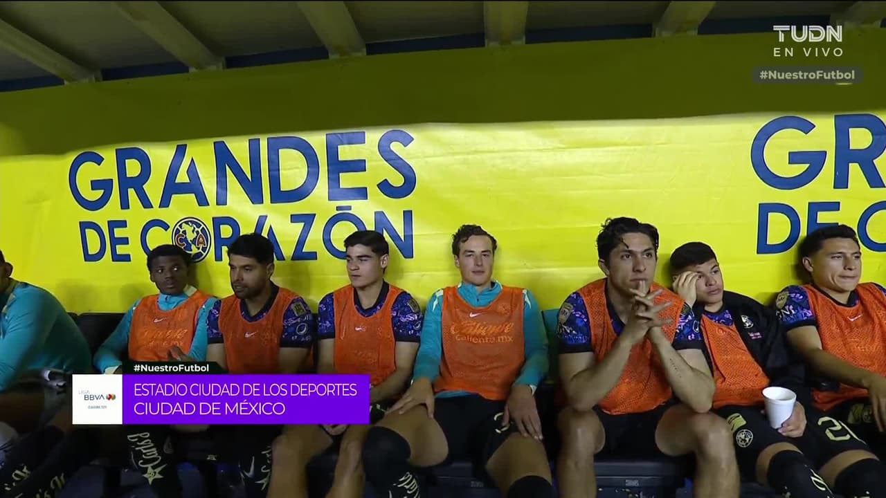 Arranca el partido y la pelota está en juego.