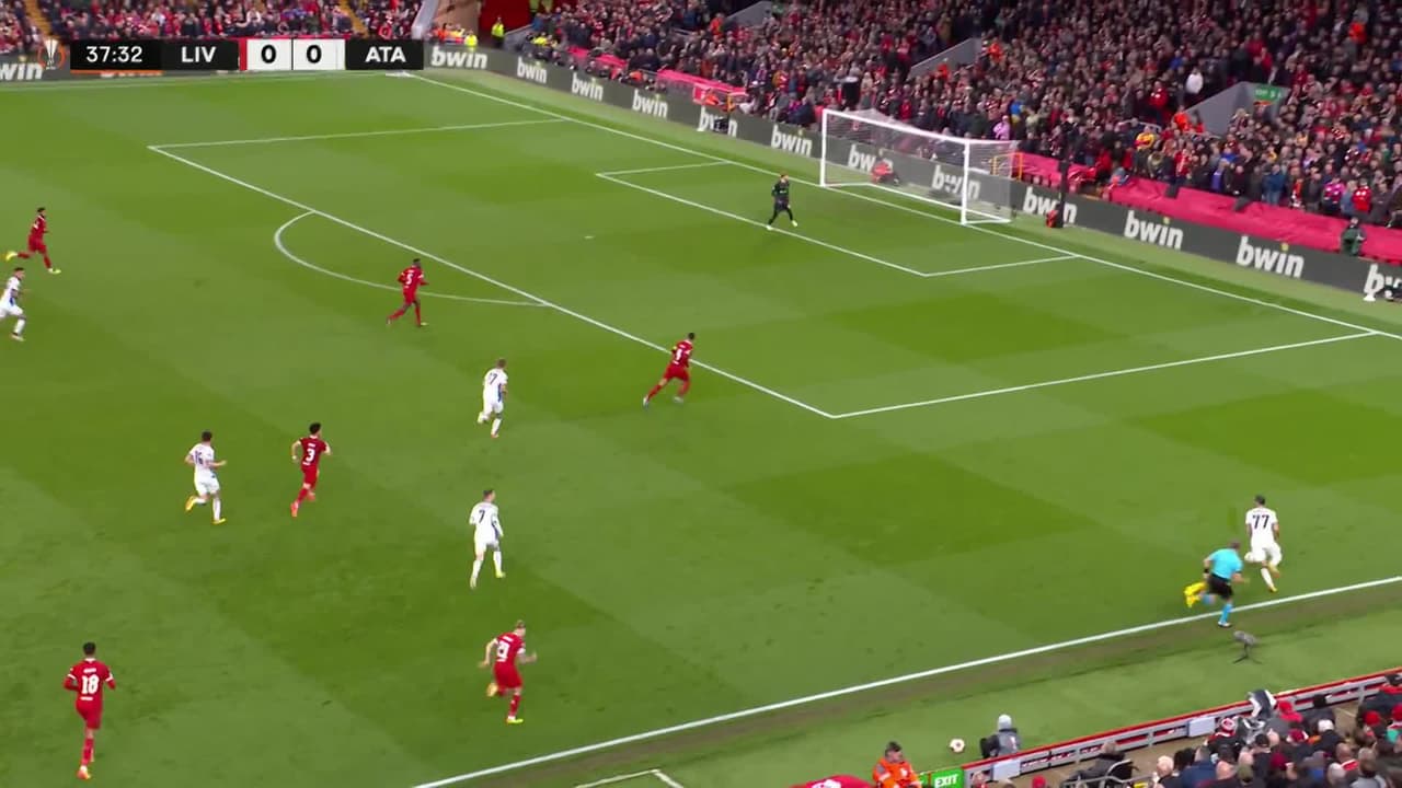 ¡GOL!  anota para Atalanta. Gianluca Scamacca