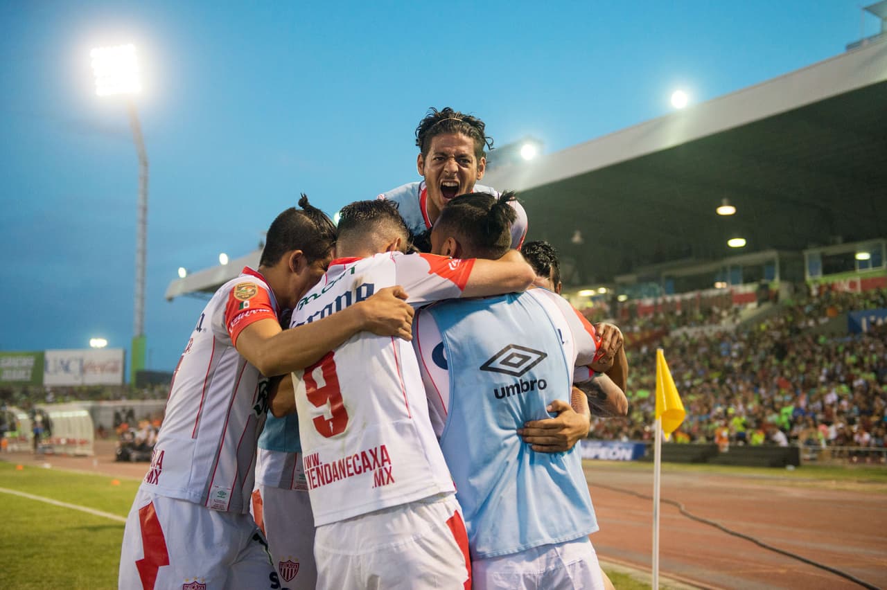 rayos festeja uno de sus goles en el juego de ida de la final del Ascenso MX.