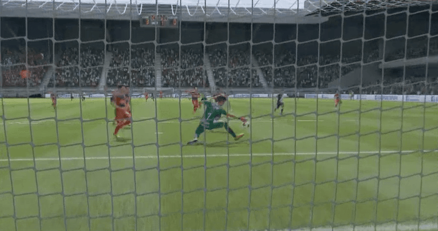 Pachuca gana sus primeros tres puntos al derrotar a las Chivas 7-1. Kevin Álvarez fue muy superior a Fernando Beltrán.