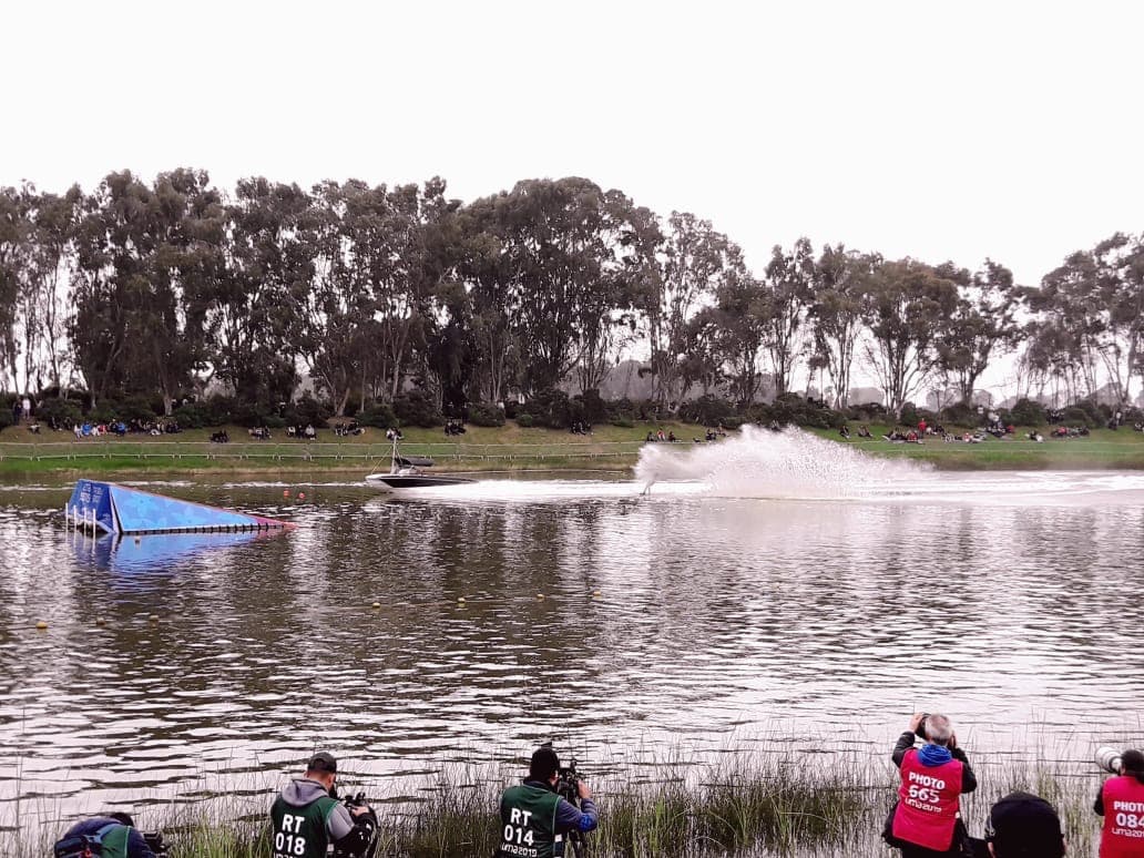 En las instalaciones de Laguna Bujama, el mexicano Carlos Lamadrid participó en la prueba del slalom del esquí acuático.