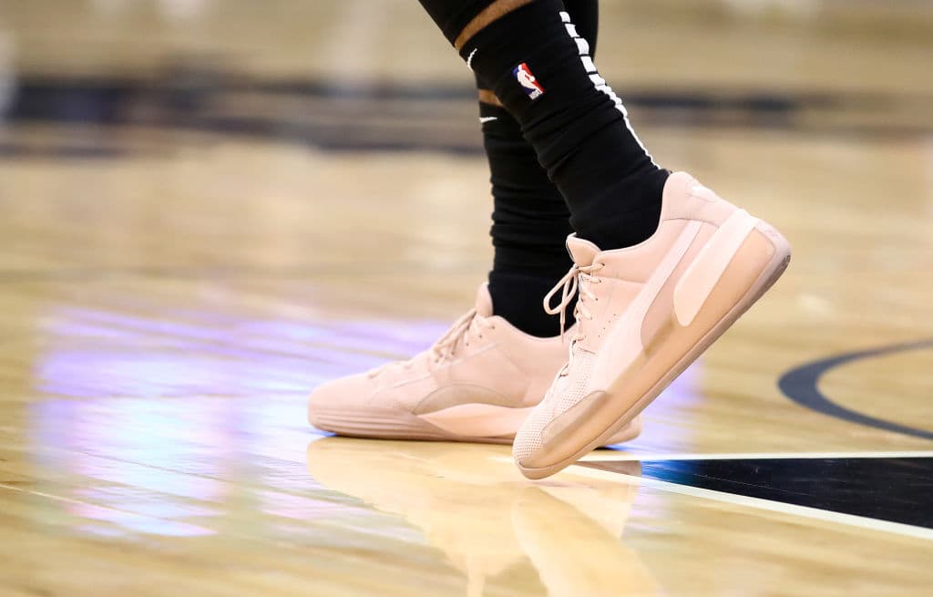 Sigue la pasarela de colores y nuevos diseños en el calzado de los mejores basquetbolistas de la NBA.