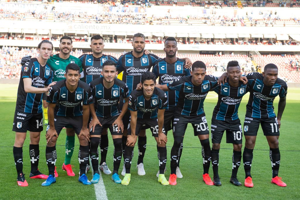 Para empezar, vale decir que los 
<b>Gallos Blancos de Querétaro</b> ya no son de la propiedad de Grupo Caliente, sino que fueron vendidos a Gabriel Solares, exdirectivo de los Potros de Hierro del Atlante.
