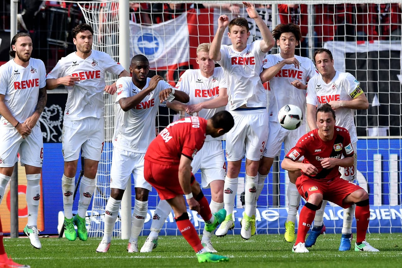 'Chicharito' hizo parte de esa sacudida y reacción de los locales en su lucha por igualar el partido.