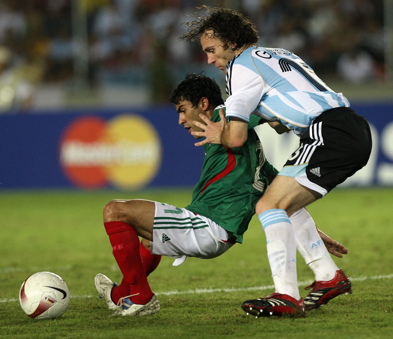 México cayó eliminado en semifinales 2-0 con Argentina. El primero de los argentinos fue de un crack conocido como Lionel Messi que se la bombeó a Oswaldo Sánchez.