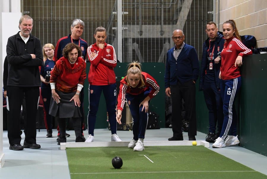 La plantilla Gunner llevó regalos, alegrías y mucha diversión a un grupo de personas del norte de Londres.