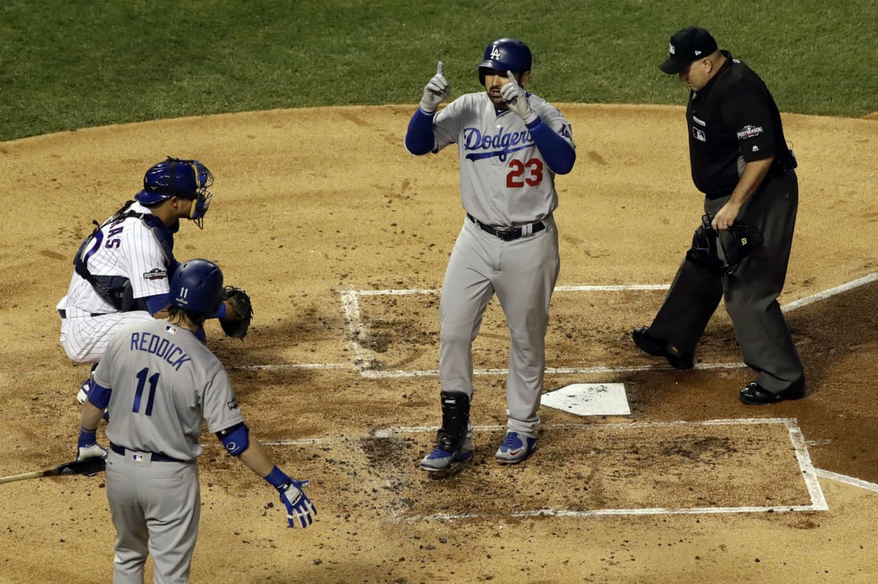 El ‘Titán’ rompe un duelazo de pitcheo y los Dodgers emparejan la serie ante los Cubs