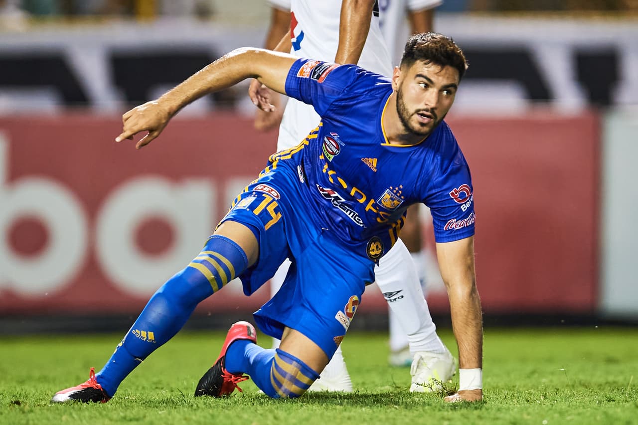 En jugada prefabricada cayó el gol de Tigres al 34’ por conducto de Sánchez.