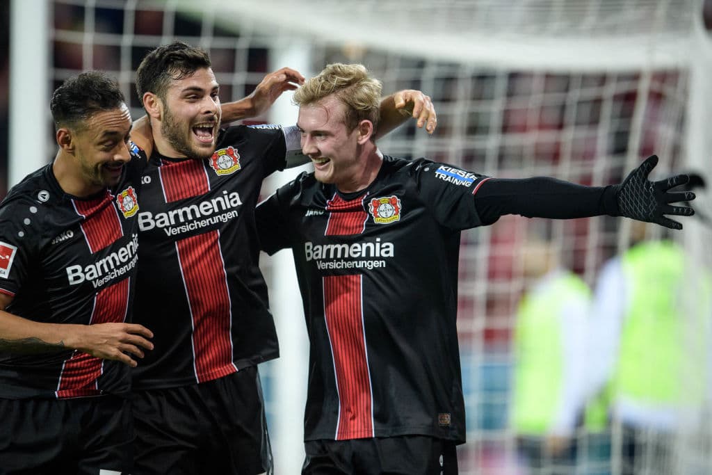 De nuevo, Julian Brandt (centro) aprovechó las fallas de la defensa rival para marcar el 5-1 definitivo al minuto 64.