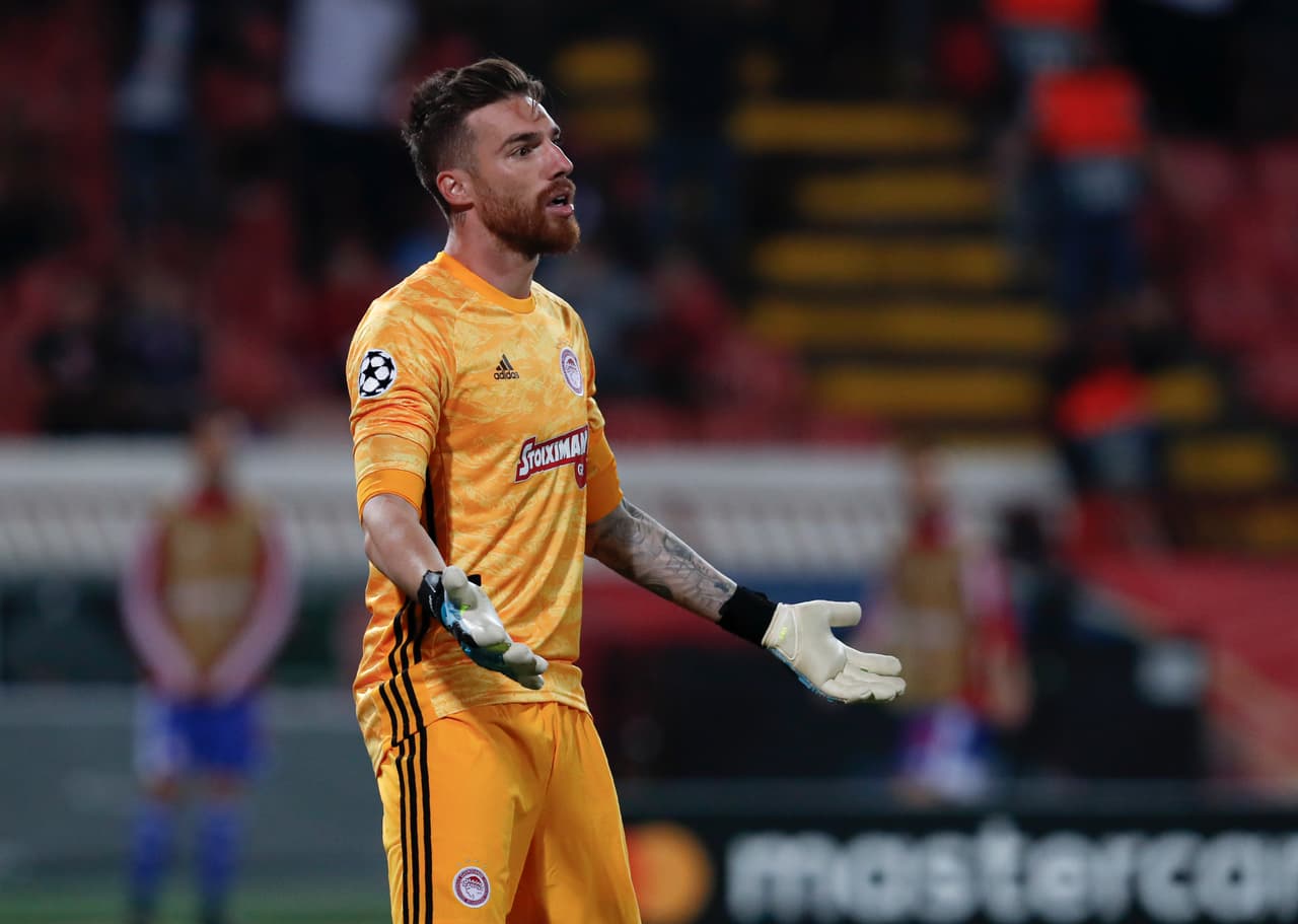 Con goles de Vulic, Milunovic y Boakye, el Estrella Roja remontó 3-1 al Olympiakos, en la jornada 2 de la Champions League.