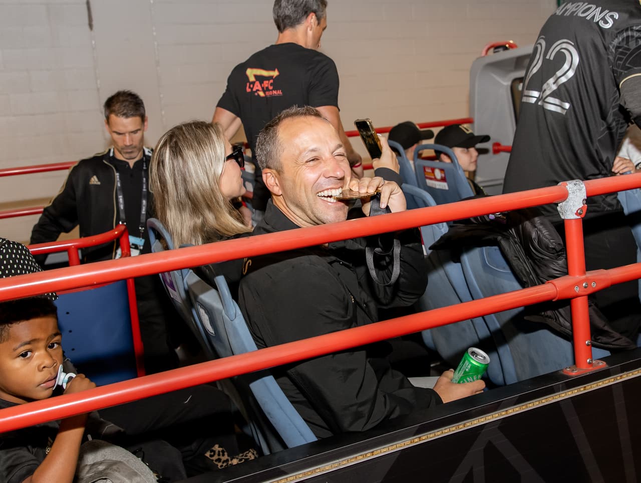El entrenador Steve Cherundolo no podía contener su alegría.