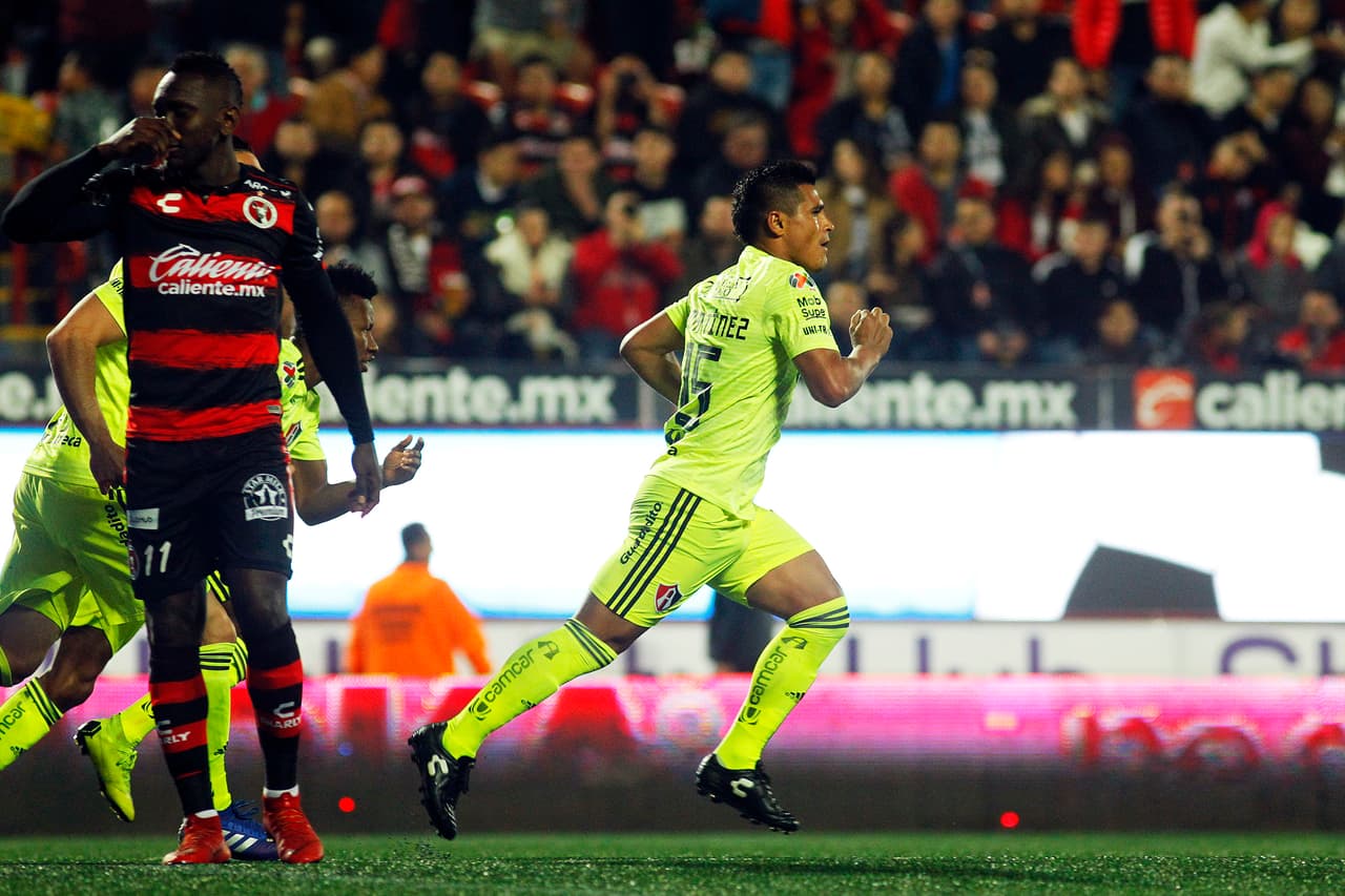 Al comenzar la partee compelemtaria llegó el gol del descuento por parte de Oswaldo Martínez vía penal al minuto 49 y todavía se mantenían con esperanza los visitantes.