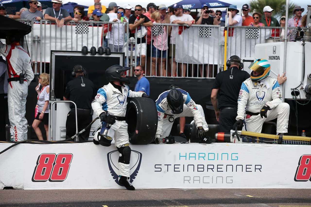 Hank Steinbrenner también amaba el automovilismo