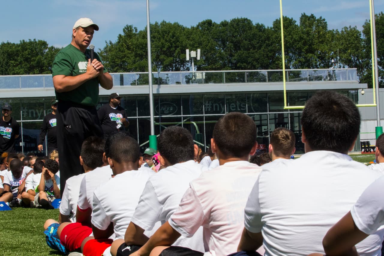 Los New York Jets, en conjunción con la NFL, han hecho una sociedad con el tackle ofensivo del Salón de la Fama Anthony Muñoz y la Muñoz Agency para recibir el NFL PLAY 60 Character Camp de manera local por segunda ocasión, he aquí las mejores imágnes del evento.
