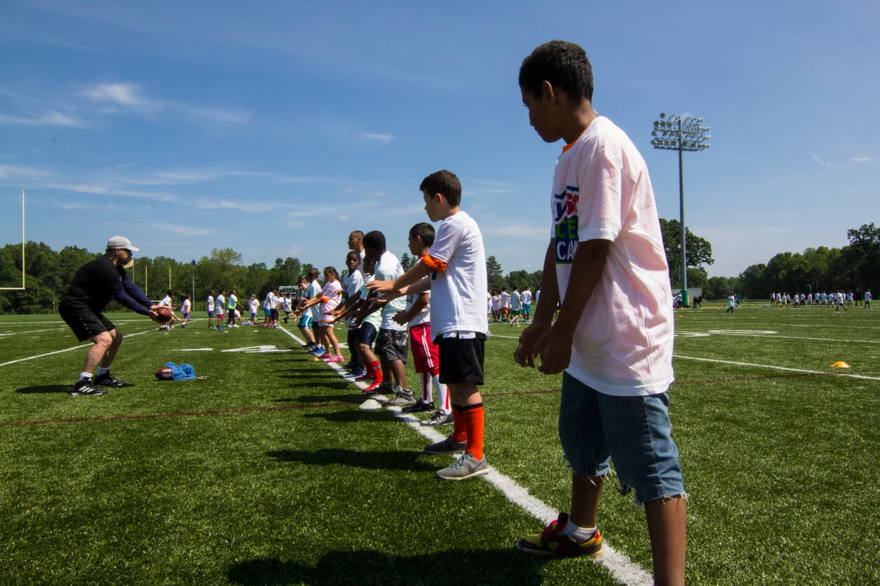 Los New York Jets, en conjunción con la NFL, han hecho una sociedad con el tackle ofensivo del Salón de la Fama Anthony Muñoz y la Muñoz Agency para recibir el NFL PLAY 60 Character Camp de manera local por segunda ocasión, he aquí las mejores imágnes del evento.