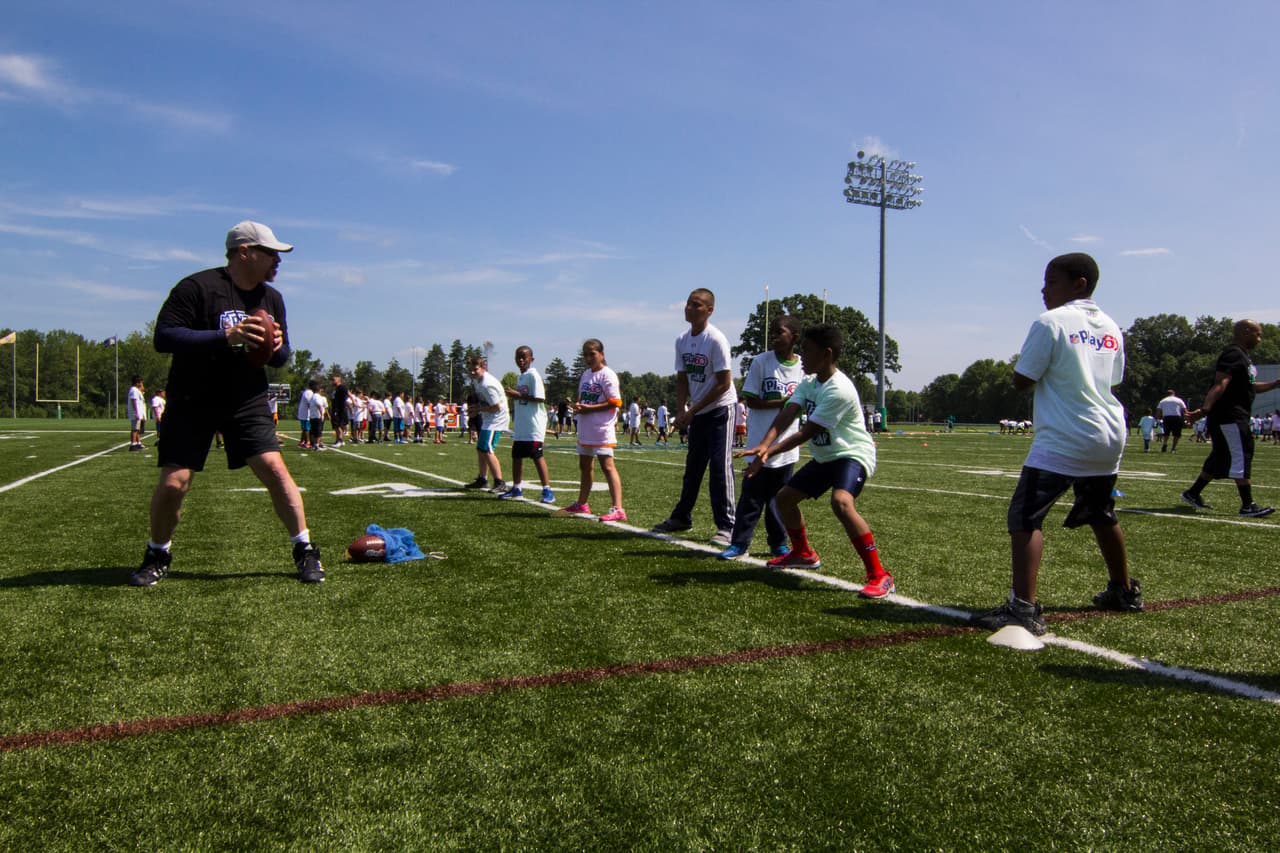 Los New York Jets, en conjunción con la NFL, han hecho una sociedad con el tackle ofensivo del Salón de la Fama Anthony Muñoz y la Muñoz Agency para recibir el NFL PLAY 60 Character Camp de manera local por segunda ocasión, he aquí las mejores imágnes del evento.