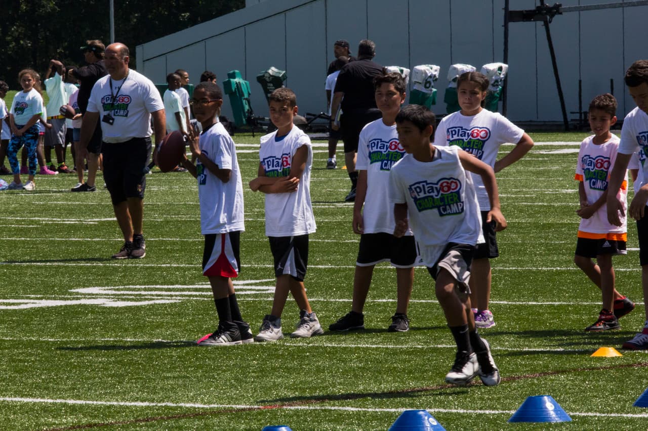Los New York Jets, en conjunción con la NFL, han hecho una sociedad con el tackle ofensivo del Salón de la Fama Anthony Muñoz y la Muñoz Agency para recibir el NFL PLAY 60 Character Camp de manera local por segunda ocasión, he aquí las mejores imágnes del evento.