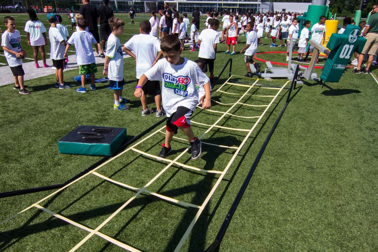 Los New York Jets, en conjunción con la NFL, han hecho una sociedad con el tackle ofensivo del Salón de la Fama Anthony Muñoz y la Muñoz Agency para recibir el NFL PLAY 60 Character Camp de manera local por segunda ocasión, he aquí las mejores imágnes del evento.