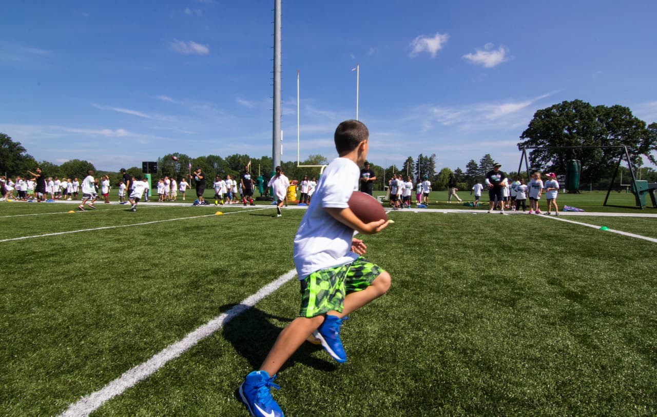 Los New York Jets, en conjunción con la NFL, han hecho una sociedad con el tackle ofensivo del Salón de la Fama Anthony Muñoz y la Muñoz Agency para recibir el NFL PLAY 60 Character Camp de manera local por segunda ocasión, he aquí las mejores imágnes del evento.