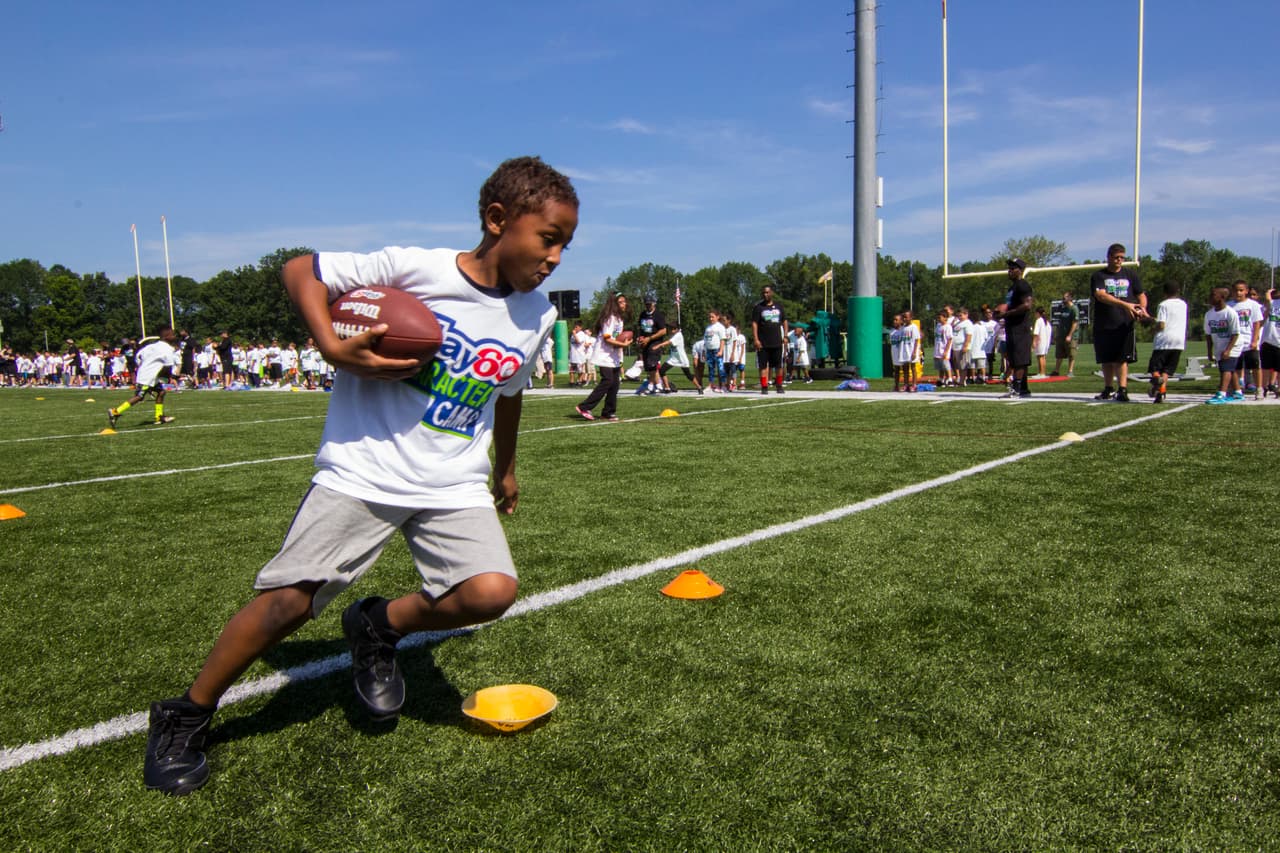 Los New York Jets, en conjunción con la NFL, han hecho una sociedad con el tackle ofensivo del Salón de la Fama Anthony Muñoz y la Muñoz Agency para recibir el NFL PLAY 60 Character Camp de manera local por segunda ocasión, he aquí las mejores imágnes del evento.