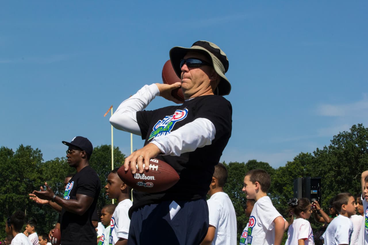 Los New York Jets, en conjunción con la NFL, han hecho una sociedad con el tackle ofensivo del Salón de la Fama Anthony Muñoz y la Muñoz Agency para recibir el NFL PLAY 60 Character Camp de manera local por segunda ocasión, he aquí las mejores imágnes del evento.