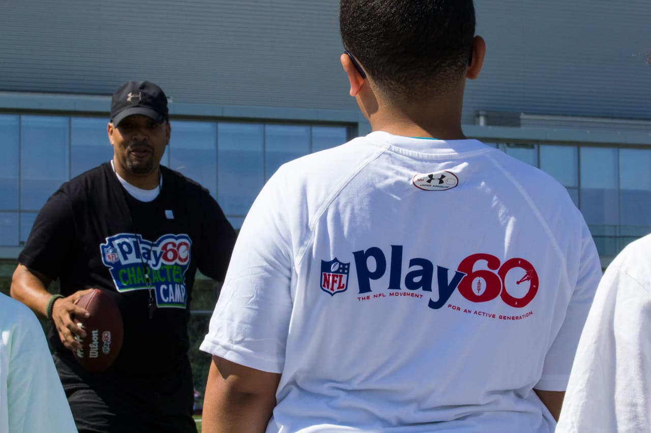 Los New York Jets, en conjunción con la NFL, han hecho una sociedad con el tackle ofensivo del Salón de la Fama Anthony Muñoz y la Muñoz Agency para recibir el NFL PLAY 60 Character Camp de manera local por segunda ocasión, he aquí las mejores imágnes del evento.