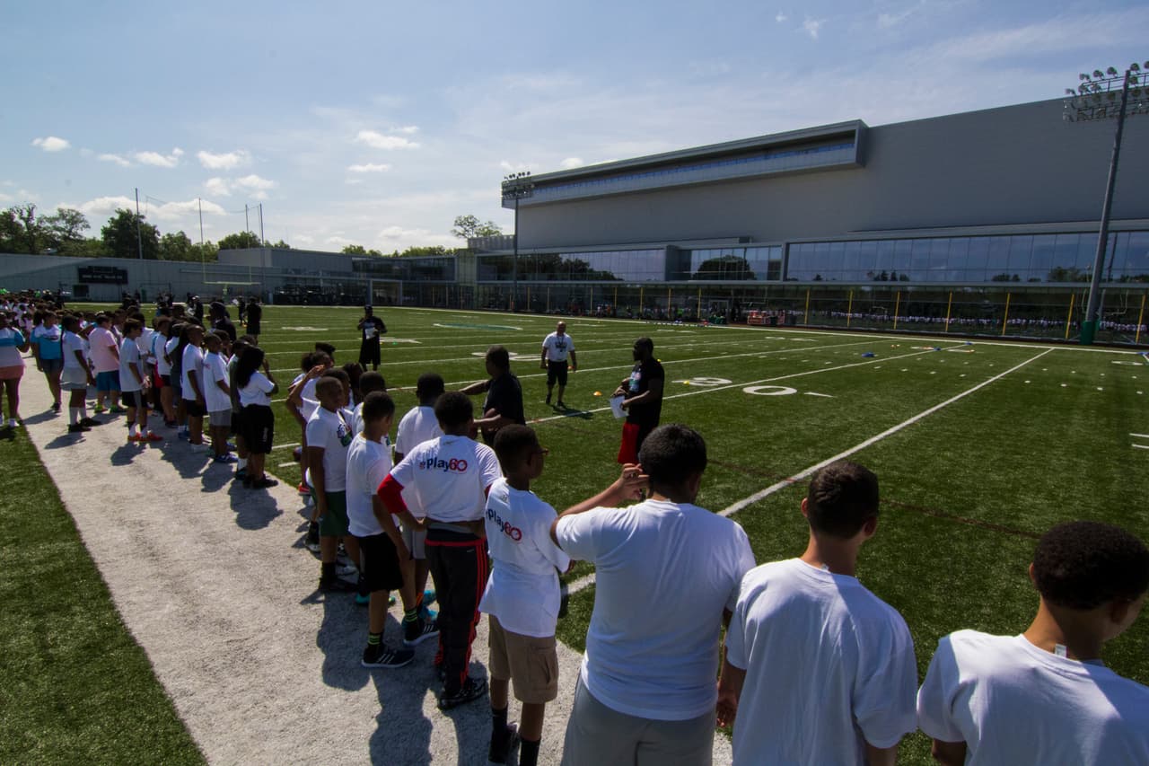 Los New York Jets, en conjunción con la NFL, han hecho una sociedad con el tackle ofensivo del Salón de la Fama Anthony Muñoz y la Muñoz Agency para recibir el NFL PLAY 60 Character Camp de manera local por segunda ocasión, he aquí las mejores imágnes del evento.