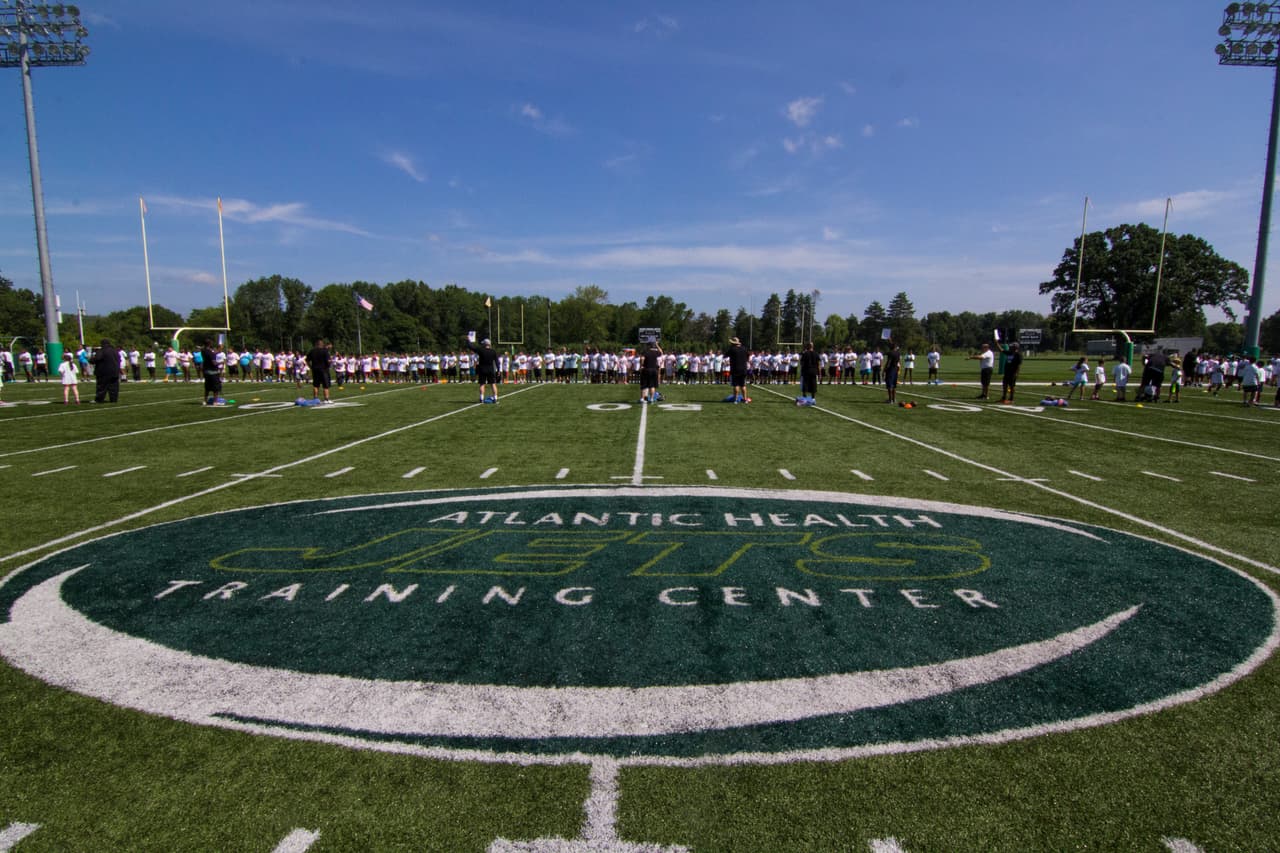 Los New York Jets, en conjunción con la NFL, han hecho una sociedad con el tackle ofensivo del Salón de la Fama Anthony Muñoz y la Muñoz Agency para recibir el NFL PLAY 60 Character Camp de manera local por segunda ocasión, he aquí las mejores imágnes del evento.