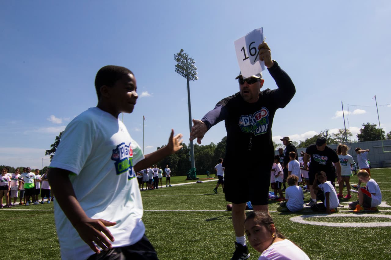 Los New York Jets, en conjunción con la NFL, han hecho una sociedad con el tackle ofensivo del Salón de la Fama Anthony Muñoz y la Muñoz Agency para recibir el NFL PLAY 60 Character Camp de manera local por segunda ocasión, he aquí las mejores imágnes del evento.