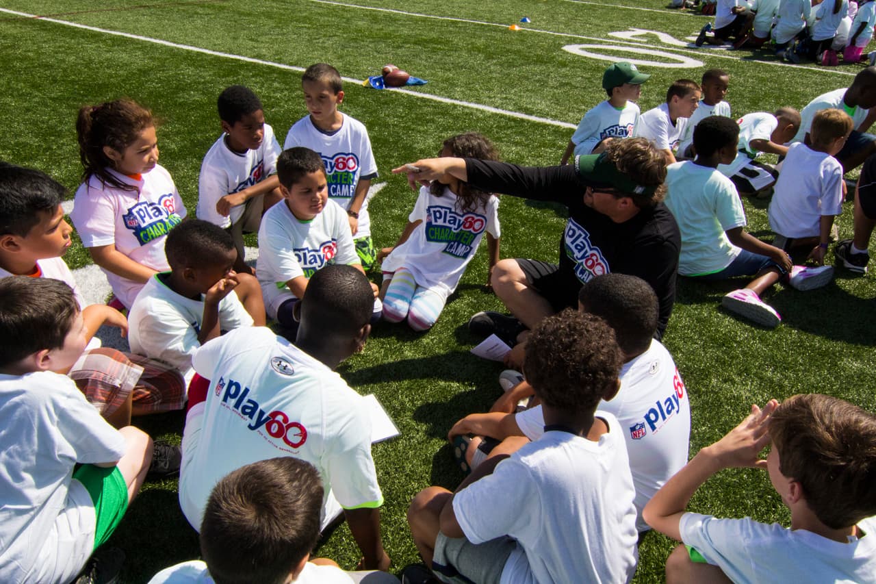Los New York Jets, en conjunción con la NFL, han hecho una sociedad con el tackle ofensivo del Salón de la Fama Anthony Muñoz y la Muñoz Agency para recibir el NFL PLAY 60 Character Camp de manera local por segunda ocasión, he aquí las mejores imágnes del evento.