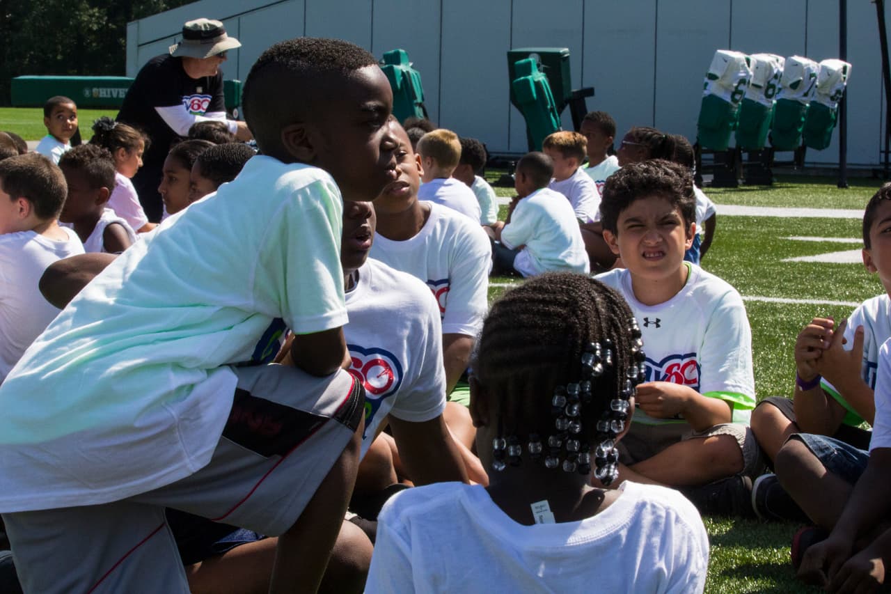 Los New York Jets, en conjunción con la NFL, han hecho una sociedad con el tackle ofensivo del Salón de la Fama Anthony Muñoz y la Muñoz Agency para recibir el NFL PLAY 60 Character Camp de manera local por segunda ocasión, he aquí las mejores imágnes del evento.