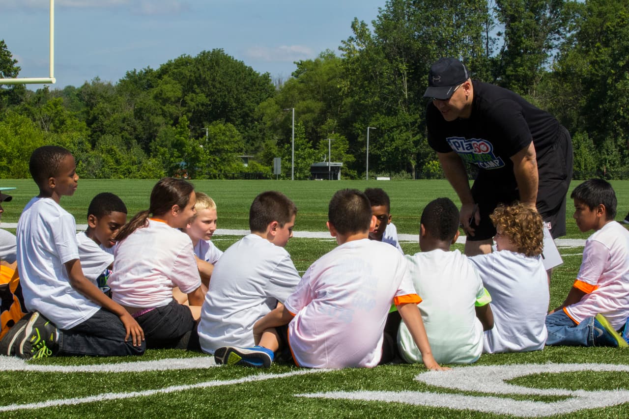 Los New York Jets, en conjunción con la NFL, han hecho una sociedad con el tackle ofensivo del Salón de la Fama Anthony Muñoz y la Muñoz Agency para recibir el NFL PLAY 60 Character Camp de manera local por segunda ocasión, he aquí las mejores imágnes del evento.