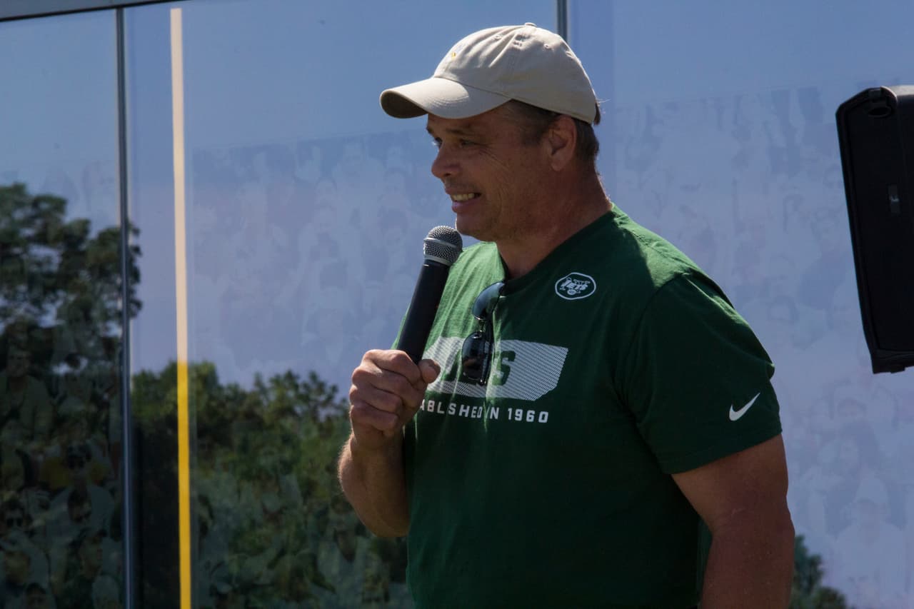 Los New York Jets, en conjunción con la NFL, han hecho una sociedad con el tackle ofensivo del Salón de la Fama Anthony Muñoz y la Muñoz Agency para recibir el NFL PLAY 60 Character Camp de manera local por segunda ocasión, he aquí las mejores imágnes del evento.