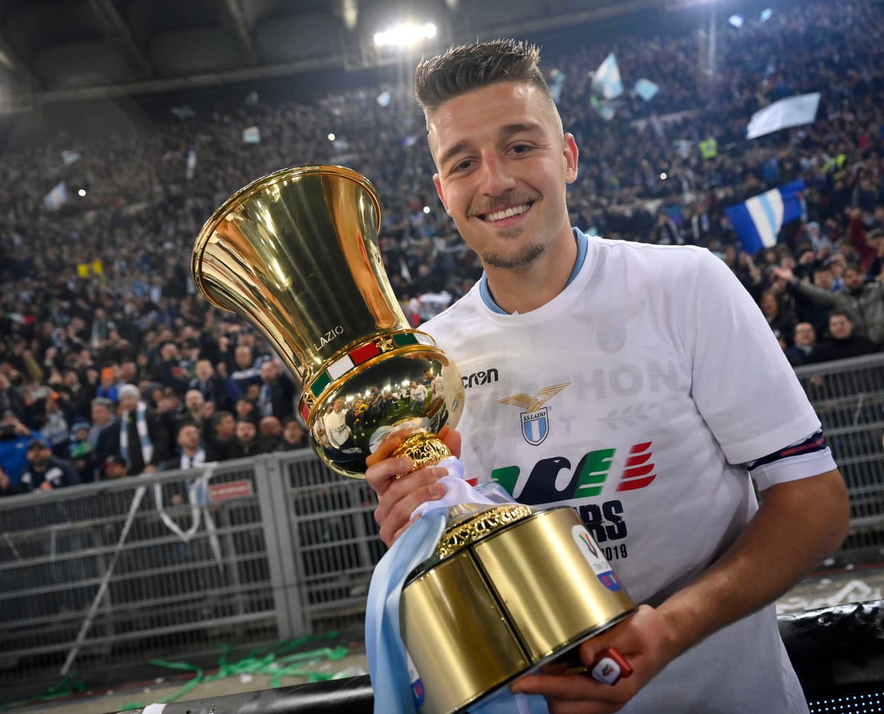 Manchester United estaría pensando en ir con todo por Sergej Milinkovic-Savic (Lazio) para refozarse su medular en caso de que la salida de Paul Pogba se concrete.