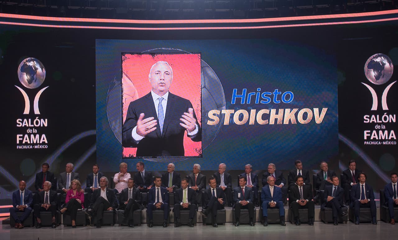 El búlgaro Hristo Stoichkov fue uno de los investidos en esta edición, pero no pudo estar presente.
