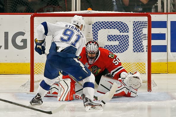 Desde el 1938 los Chicago Blackhawks no ganaban en su propia casa. Este es el tercer título en seis años