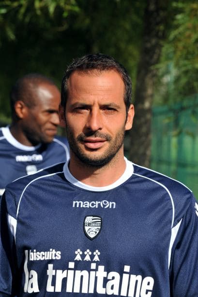 Ludovic Giuly: El ex jugador del Barcelona acabó su segunda etapa con el Mónaco, que sigue en la Segunda División francesa. El veterano volante ofensivo regresa a la Ligue 1 con el Lorient, equipo que por un punto se salvó del descenso en la temporada 2011-12. Una de las últimas oportunidades en la carrera profesional de Giuly, ex campeón de la Champions League y que ha logrado títulos en cuatro países distintos.